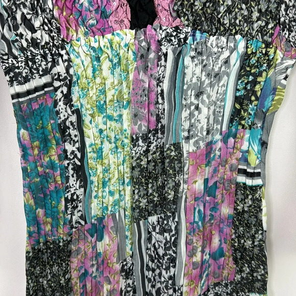 Beautiful Purple Crinkle ¾ Length Sleeve Patchwork V-neck Top - Picture 4 of 10